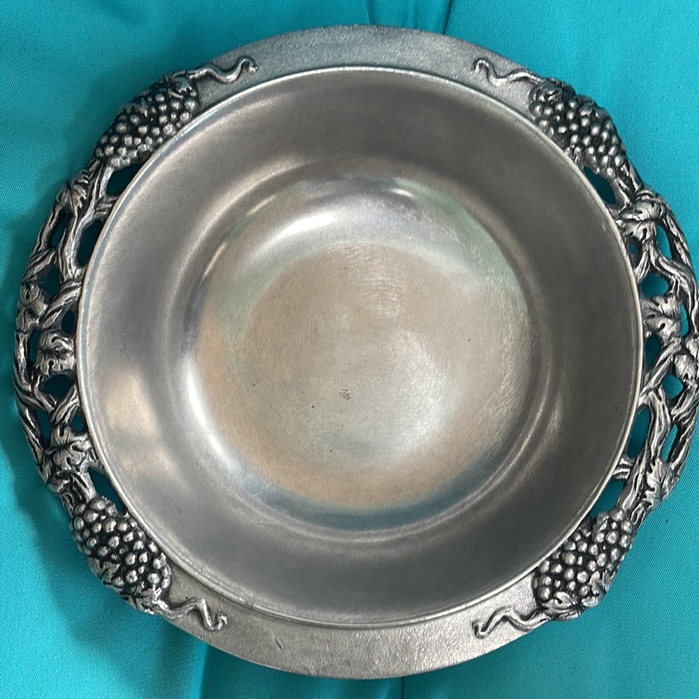 Carson Pewter Vineyard Elegance Large Bowl